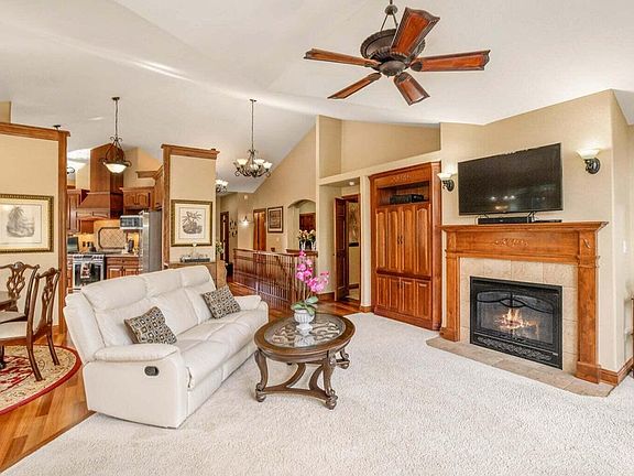 Warm & Inviting Living Room - Gas Fireplace & Vaulted Ceilings