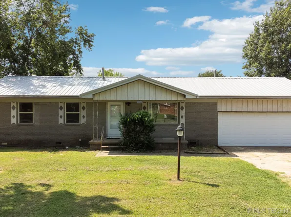 745 W 4th St, Skiatook, OK 74070