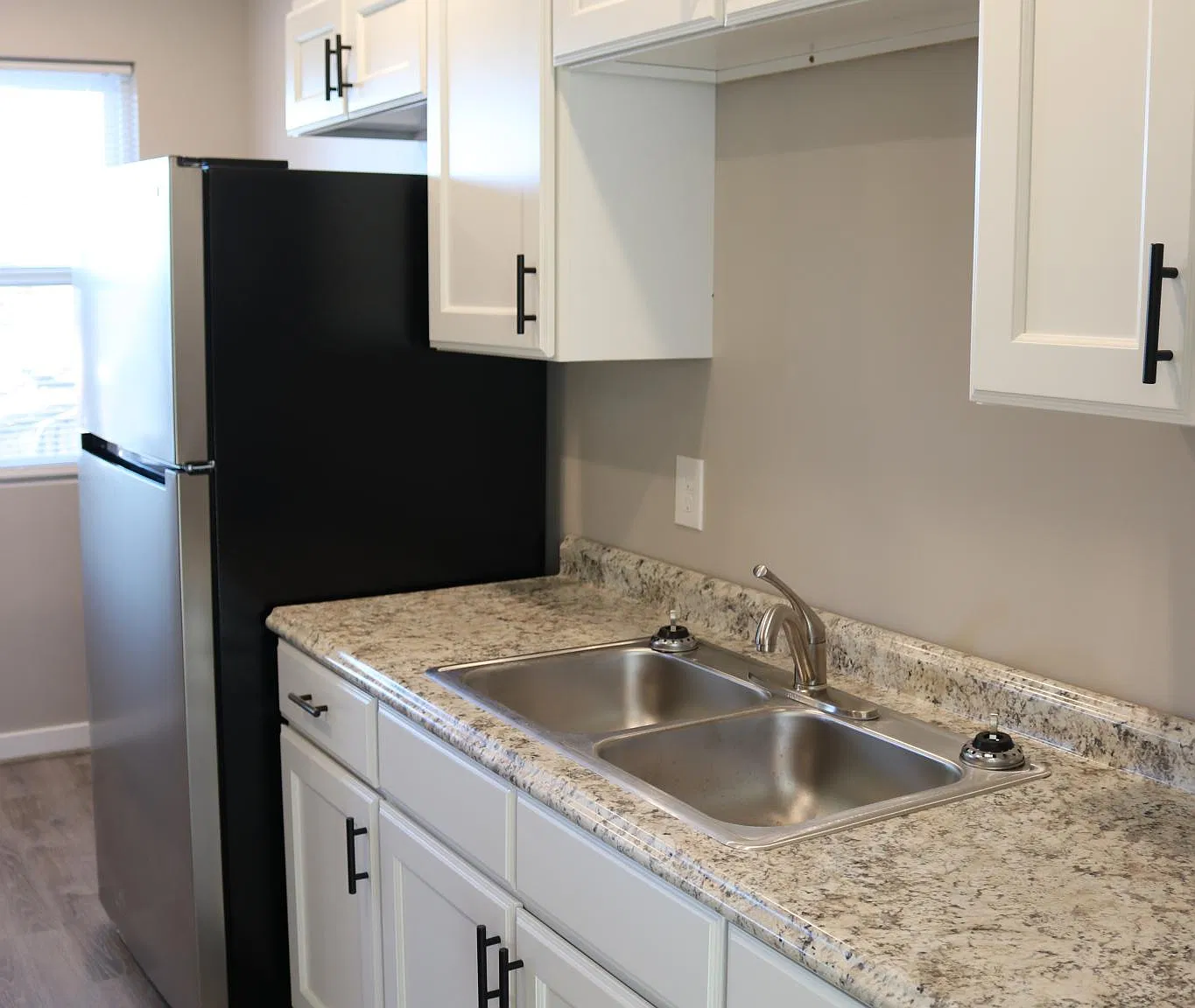 3 bed, 960 sqft, $1,000 — Photo 2