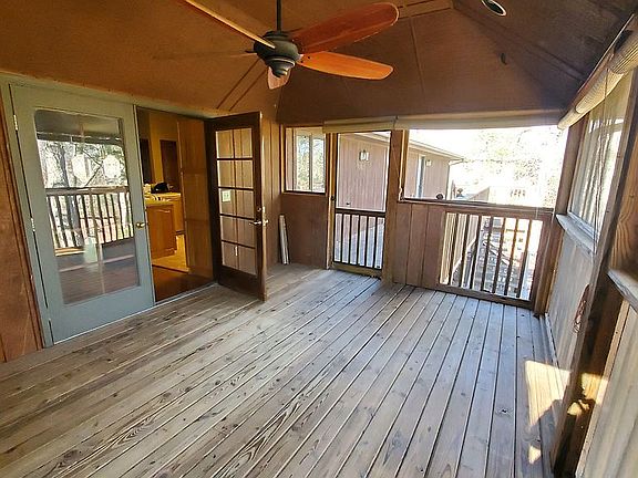 Upstairs Screend-in Porch