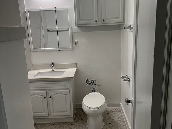 3rd image of 555 Broderick St #2