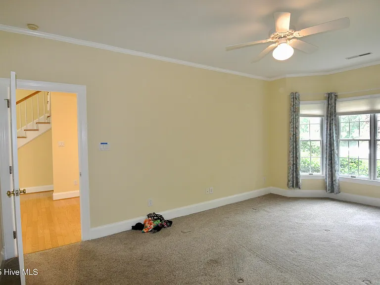 1113 Devonshire Dr — Photo 12