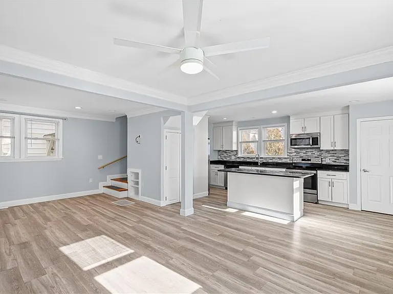 37 Tyndall Ave — Photo 5