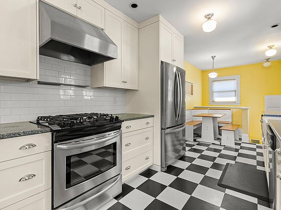 5th image of 4073 NE 30th Ave
