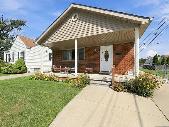 2nd image of 3637 Campbell St