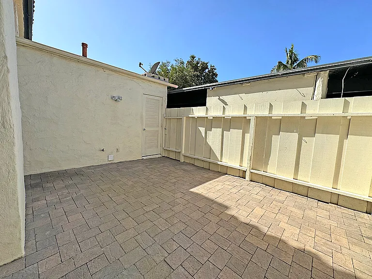 3218 Loma Riviera Dr — Photo 33