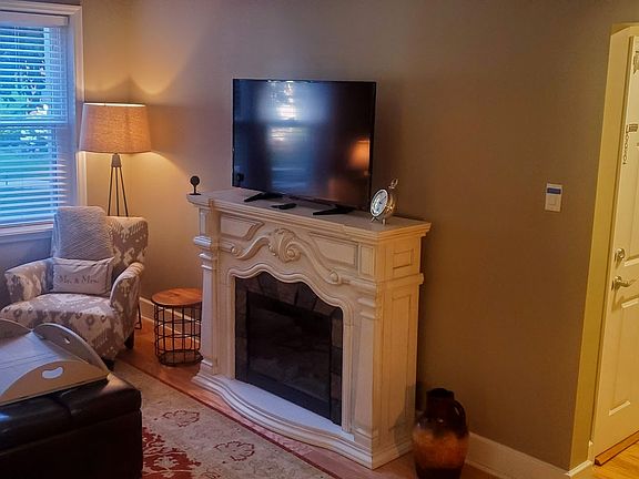 4th image of 7745 Kingsbury Blvd Unit 12