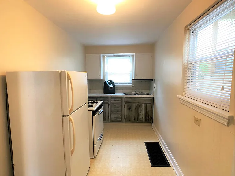 1851 Capital Ave — Photo 9