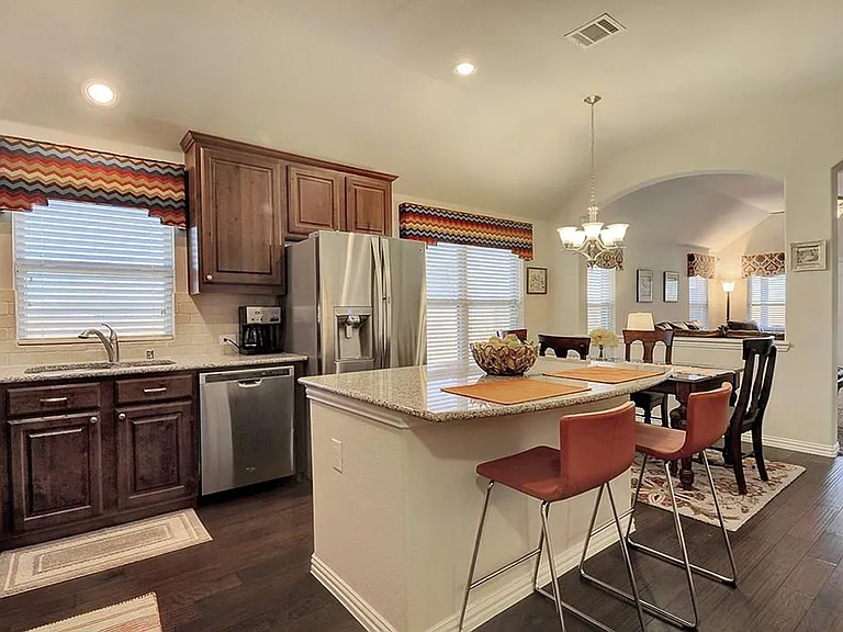6004 Fremont Dr — Photo 8