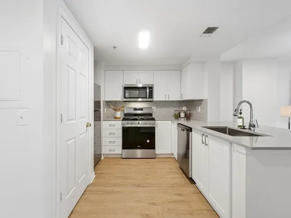 Avalon Courthouse Place