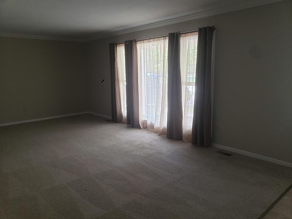 4th image of 222 Aspen Village Dr