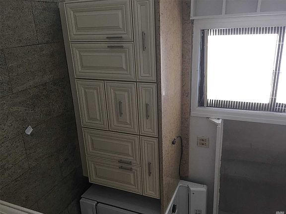 3rd image of 24732 Jericho Tpke