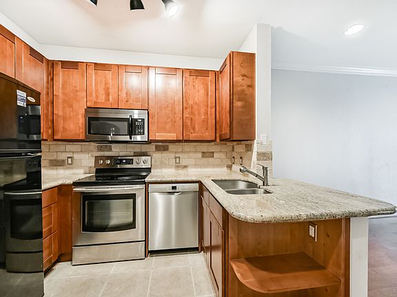 3rd image of 3231 Allen Pkwy APT 6103