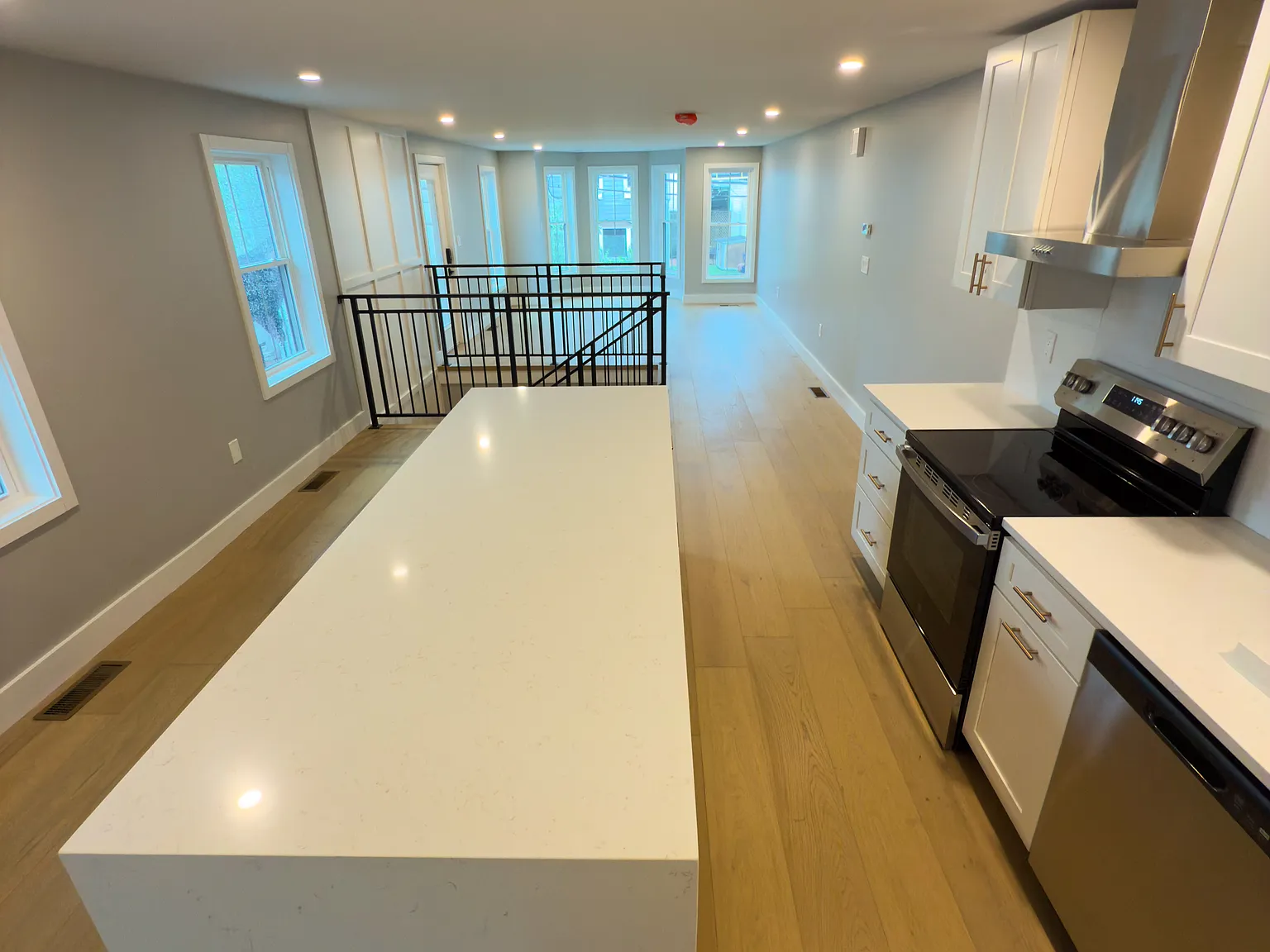 3 bed, 2.5 bath, 1628 sqft, $3,800 — Photo 4