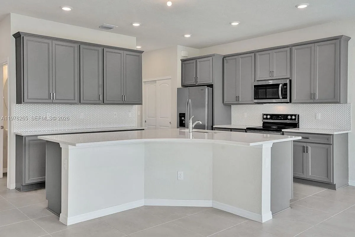 3 bed, 2.5 bath, 1774 sqft, $4,100 — Photo 4