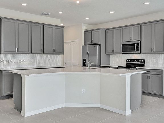 4th image of 2202 Appleton Cir S