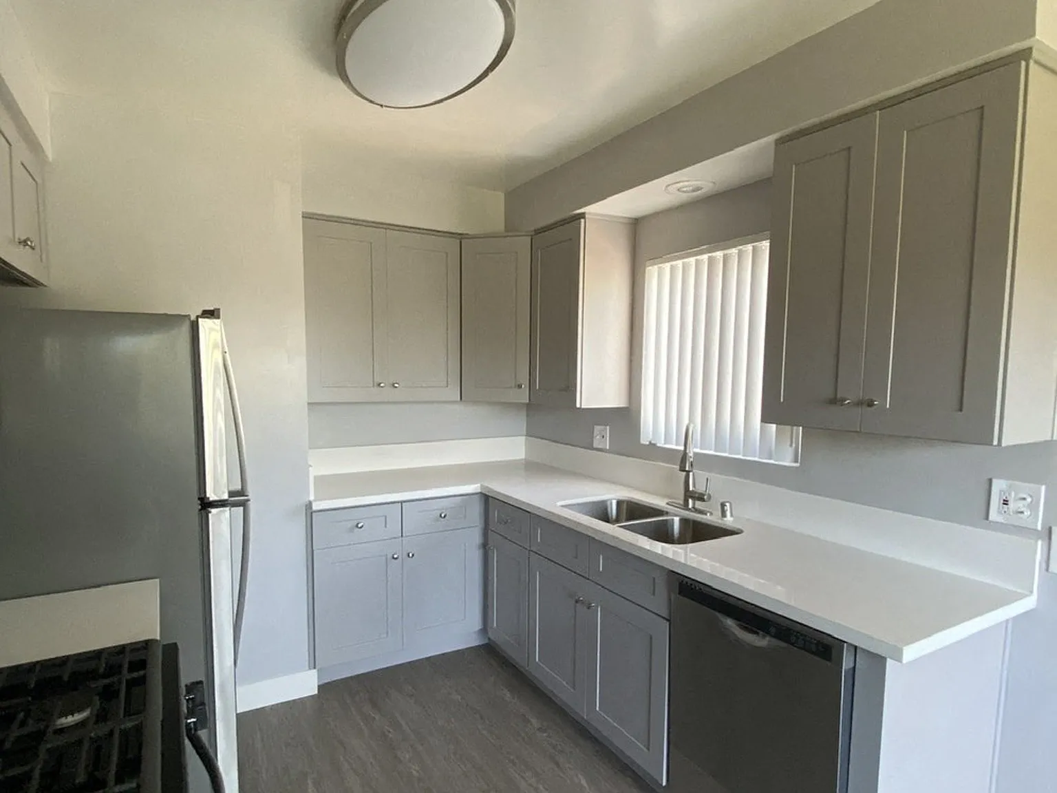 1152 W. 22nd St — Photo 4