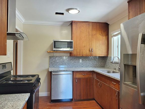 2nd image of 767 Roble Ave APT 4