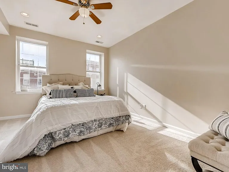 1433 Olive St — Photo 32