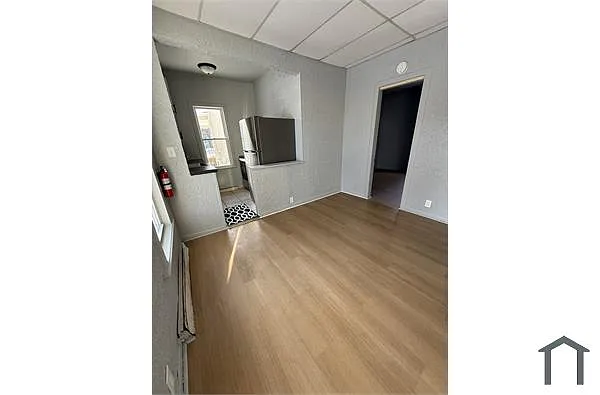 Building Photo - 805 Douglas Ave #1