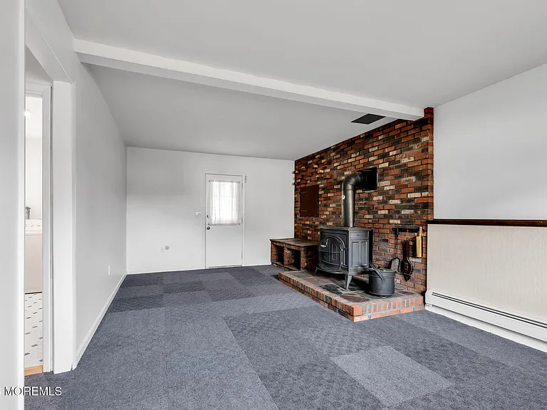 613 Champlain St — Photo 10