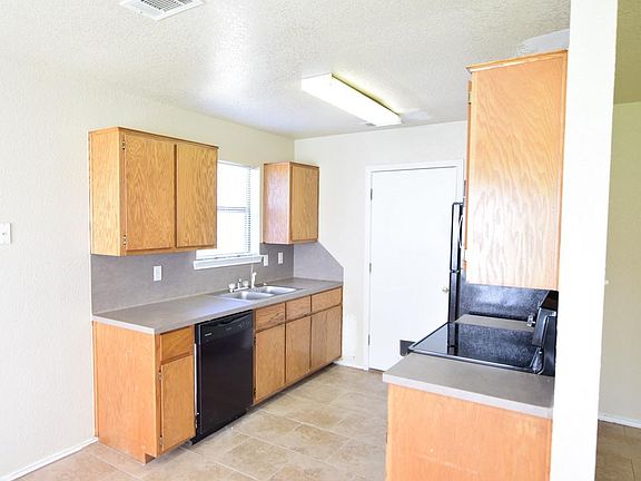 4th image of 1502 Nina Dr