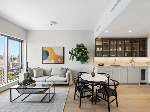 222 East Broadway 9B image 2 of 9