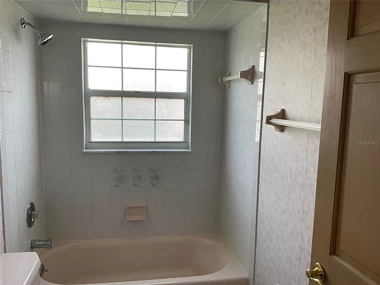 715 Fairlawn Dr — Photo 23