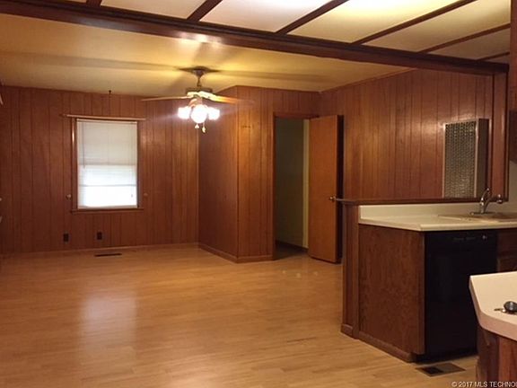 4th image of 468 S 76th Ave E