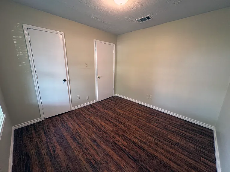 1200 Glyndon Dr — Photo 11