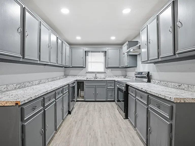 1412 Chase Ave — Photo 3