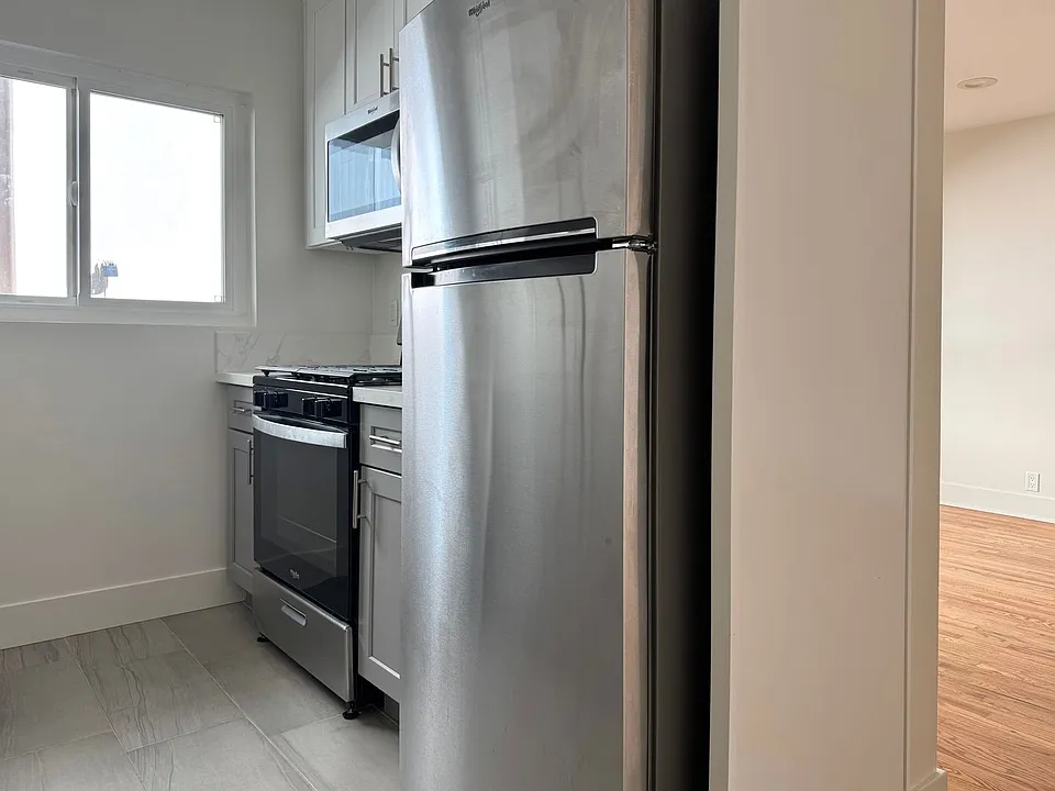 120 S Oxford Ave #8