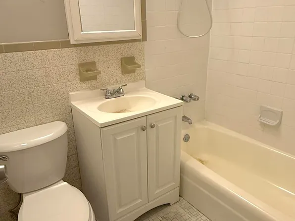 7020 Polk St APT 4, West New York, NJ 07093