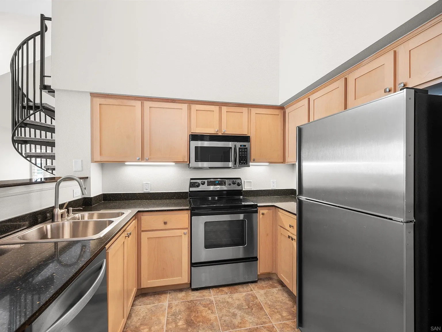 Laurel Bay Condominiums — Photo 3