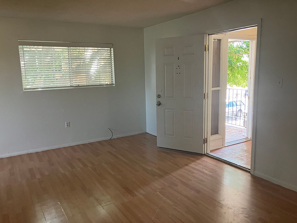 entrance into frontroom
