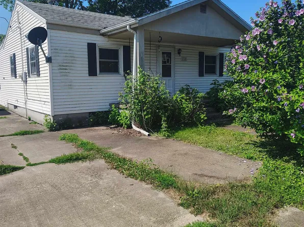 1340 E Ash St, Canton, IL 61520