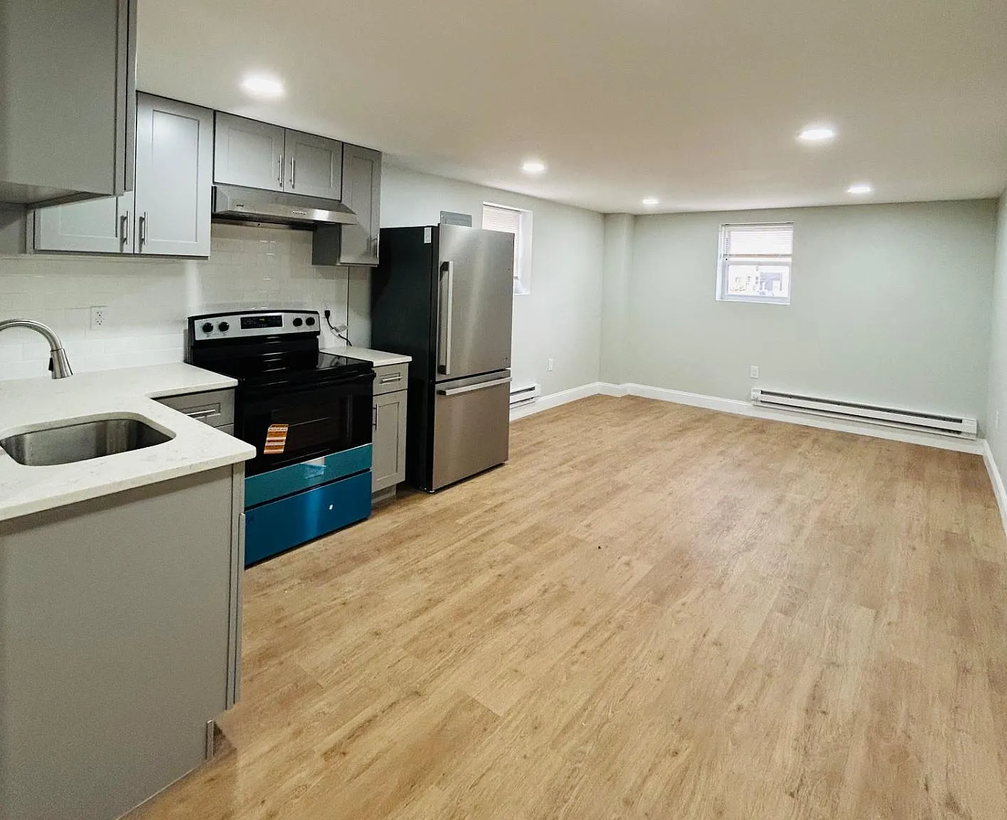 2 bed, 1.0 bath, 1000 sqft, $2,100 — Photo 1