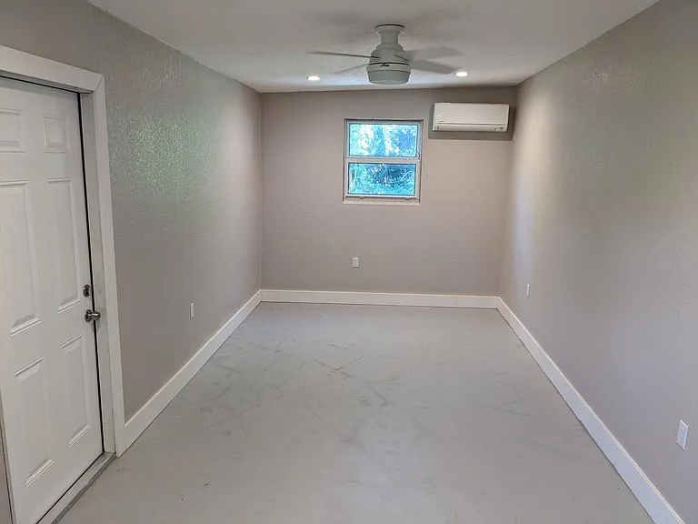 904 Seneca St — Photo 3