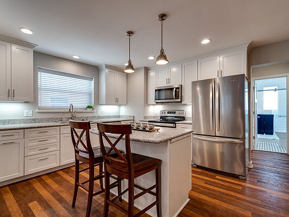 5th image of 308 Constantia Ave #5