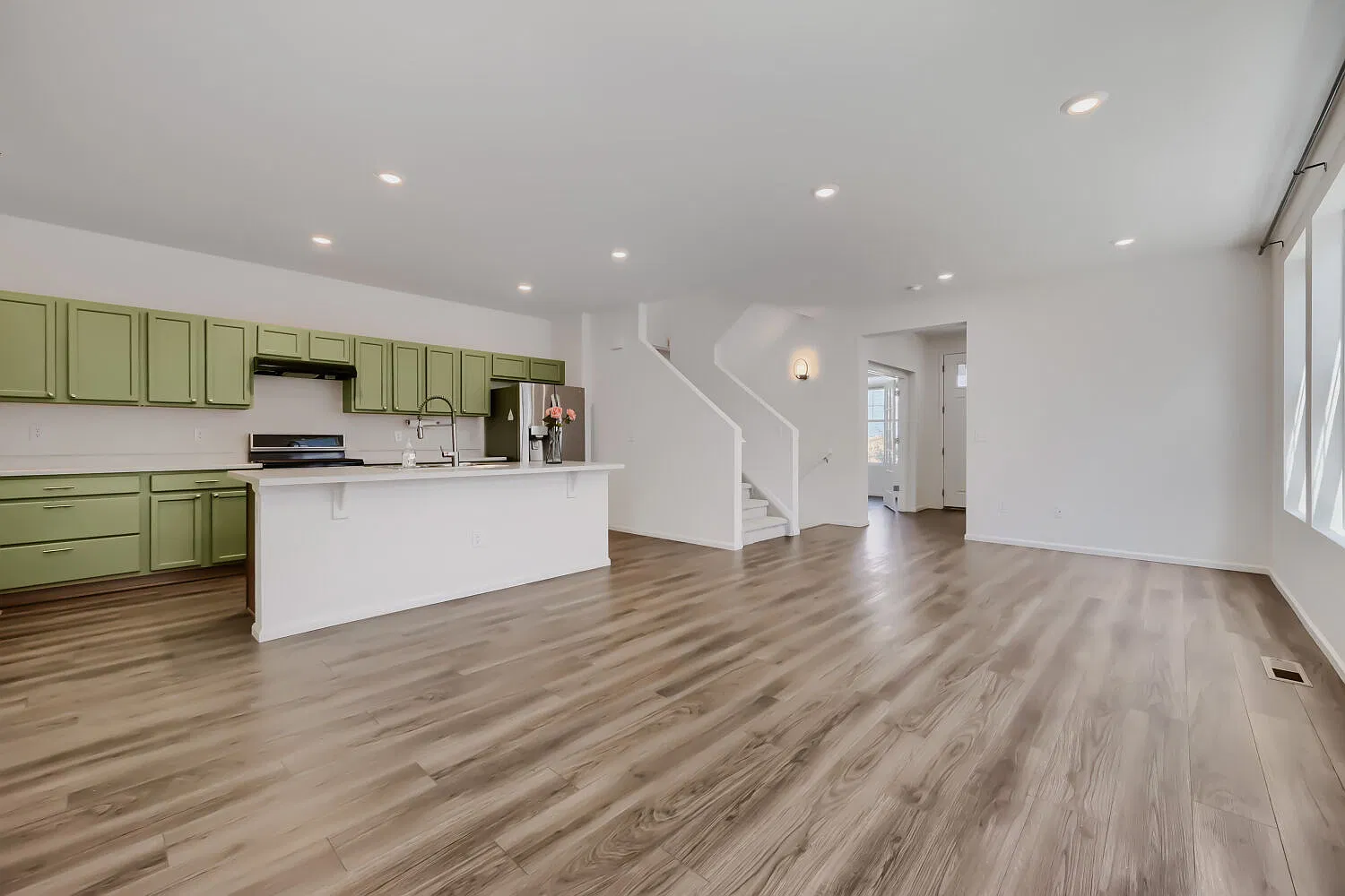 4 bed, 2759 sqft, $3,150 — Photo 3