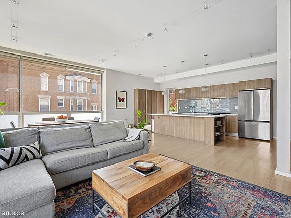 3rd image of 1000 N Damen Ave #2