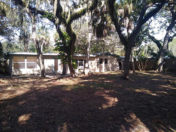 3rd image of 510 Dahlia Lane