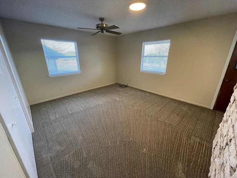 552 Lawson Ln — Photo 22