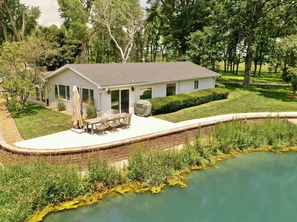 14 El Charman Lake Pl, Gibbon, NE 68840