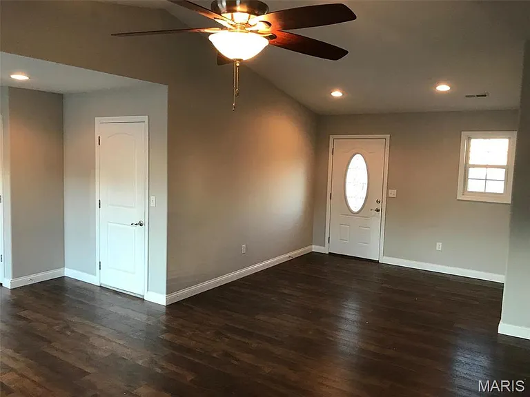 463 Honeysuckle Creek Dr — Photo 4