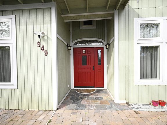 3rd image of 949 Brookgrove Ln