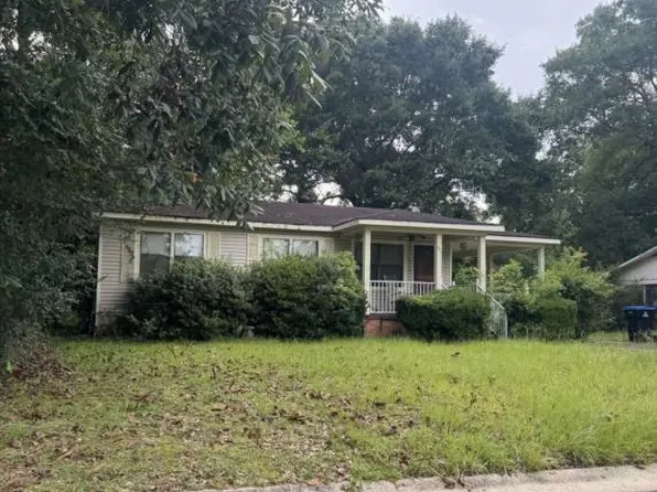 653 Townsend Cir, Chickasaw, AL 36611