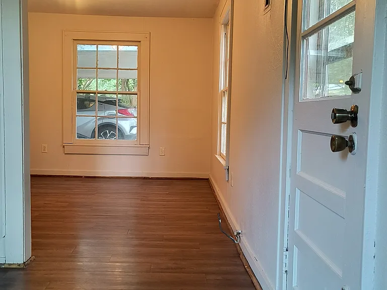 1215 S Elm St — Photo 7