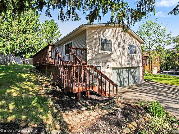 3rd image of 2331 Lakeside Dr