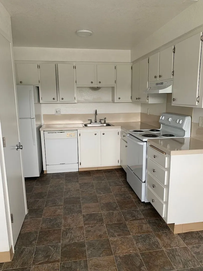 La Vista Apartments — Photo 2